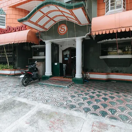 Hotel Reddoorz Near East Avenue Medical Center